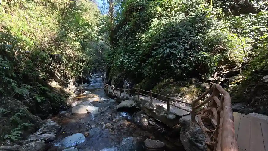 4k小溪壁纸-山谷 - 山间-岩石「哲风壁纸」