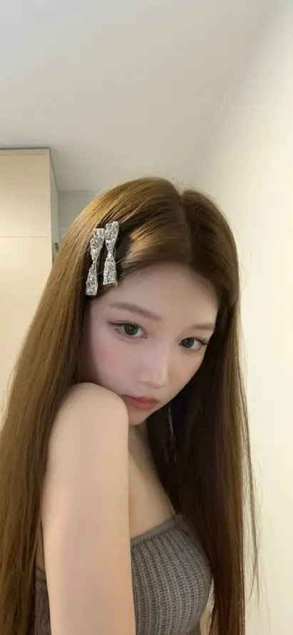 4k居家壁纸 - 棕发 - 简约 - 美女「哲风壁纸」