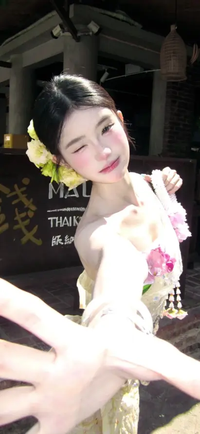4k少女壁纸 - 户外 - 甜美 - 筒裙「哲风壁纸」