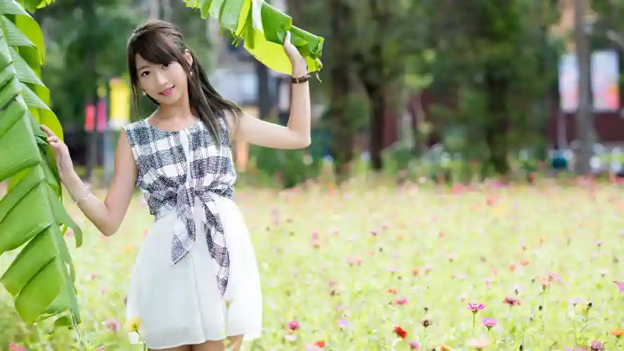 2k夏日壁纸-室外 - 少女-微笑「哲风壁纸」