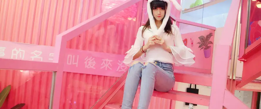 3k坐姿壁纸-女生 - 室内-长发「哲风壁纸」