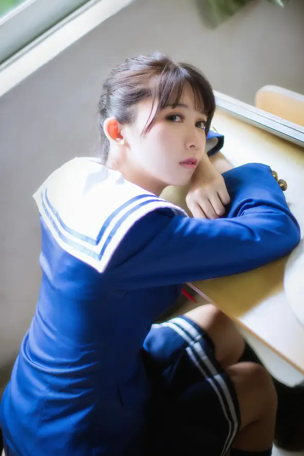 4kjk壁纸 - 少女 - 教室 - 课桌「哲风壁纸」