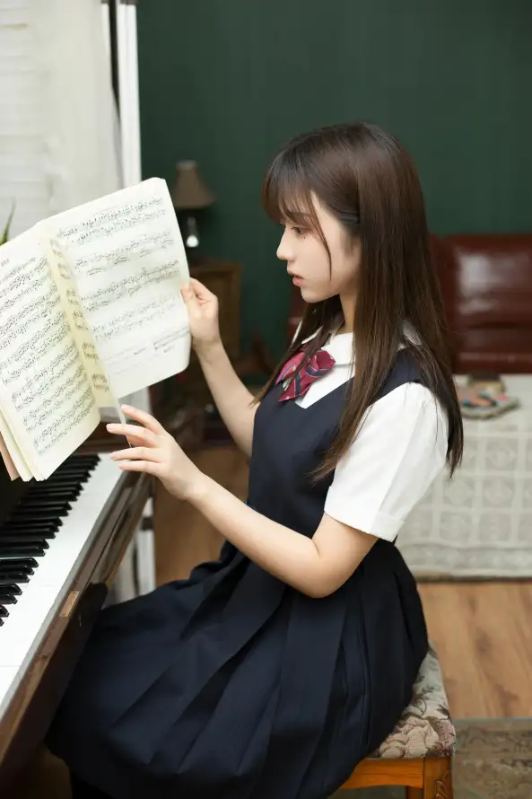 4kjk壁纸 - 乐谱 - 制服 - 室内「哲风壁纸」