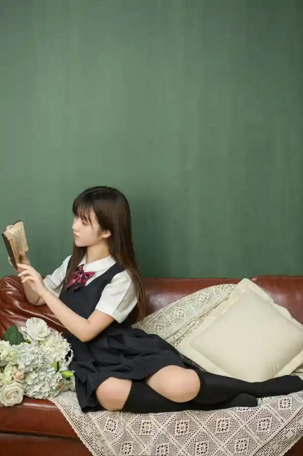 4kjk壁纸 - 室内 - 少女 - 居家「哲风壁纸」