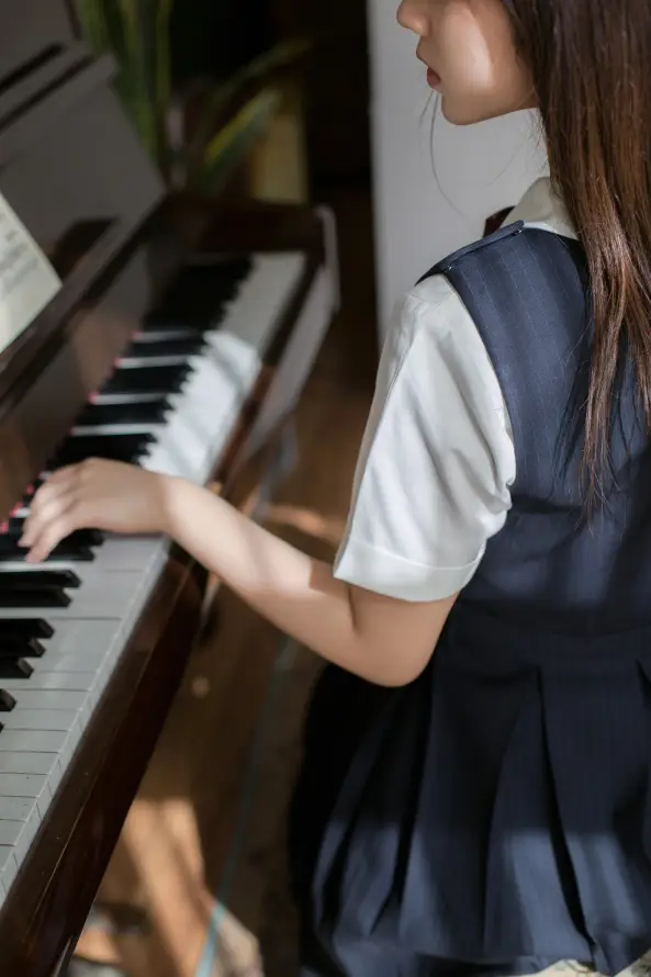 4kjk壁纸 - 制服 - 室内 - 少女「哲风壁纸」