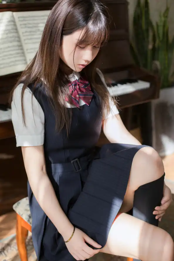 4kjk壁纸 - 室内 - 少女 - 椅子「哲风壁纸」