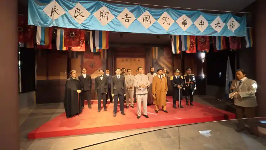 4k军装壁纸-展厅 - 旗帜-蜡像「哲风壁纸」