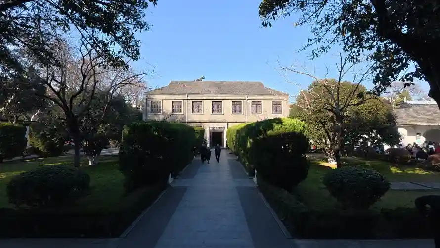 4k15壁纸-庭院 - 晴朗-树木「哲风壁纸」
