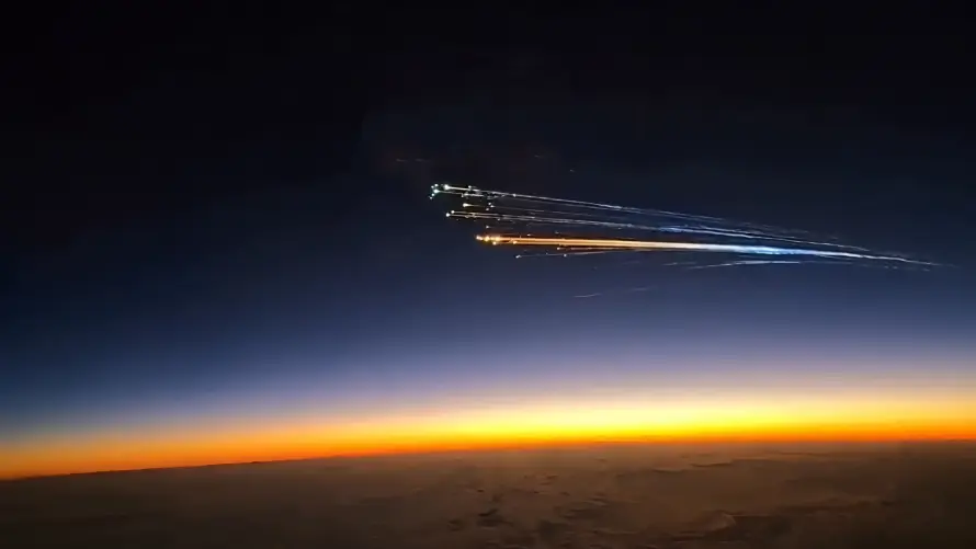 4k太空壁纸-尾焰 - 流星-航天「哲风壁纸」