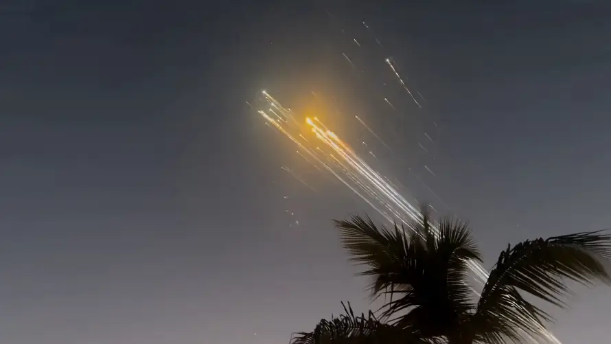 4k坠落壁纸-夜空 - 尾迹-流星「哲风壁纸」