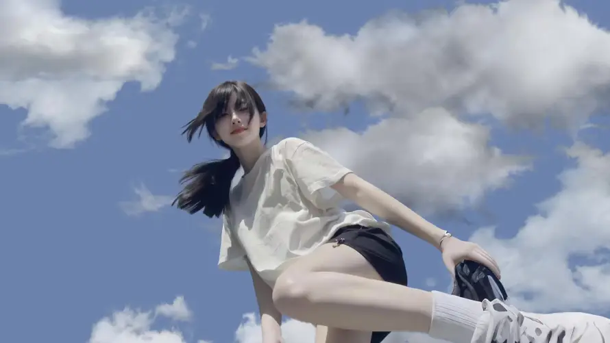 4k仰视壁纸-休闲 - 少女-户外「哲风壁纸」