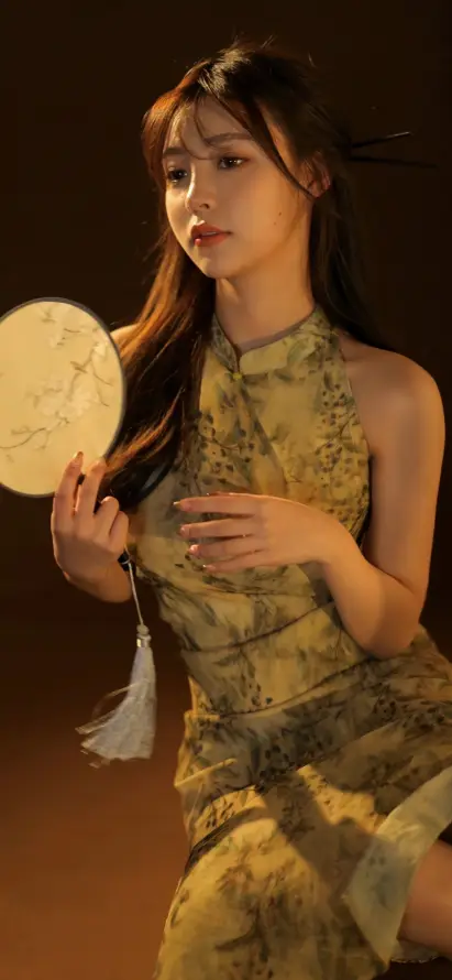 4k人像壁纸 - 团扇 - 旗袍 - 暖光「哲风壁纸」