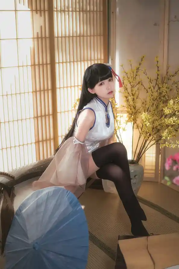 4k坐姿壁纸 - 室内 - 盆栽 - 美女「哲风壁纸」