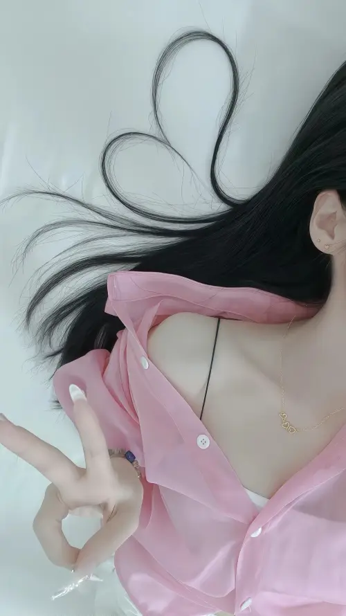 4k头发壁纸 - 女生 - 手势 - 爱心「哲风壁纸」