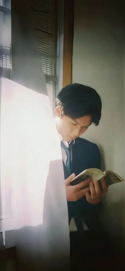 4k光影壁纸 - 制服 - 学生 - 室内「哲风壁纸」