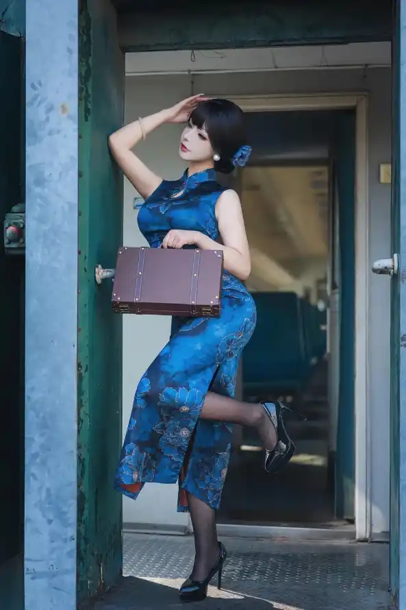 4k旗袍壁纸 - 火车 - 美女 - 黑丝「哲风壁纸」