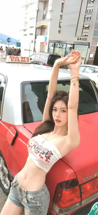 4k夏日壁纸 - 户外 - 美女 - 街头「哲风壁纸」