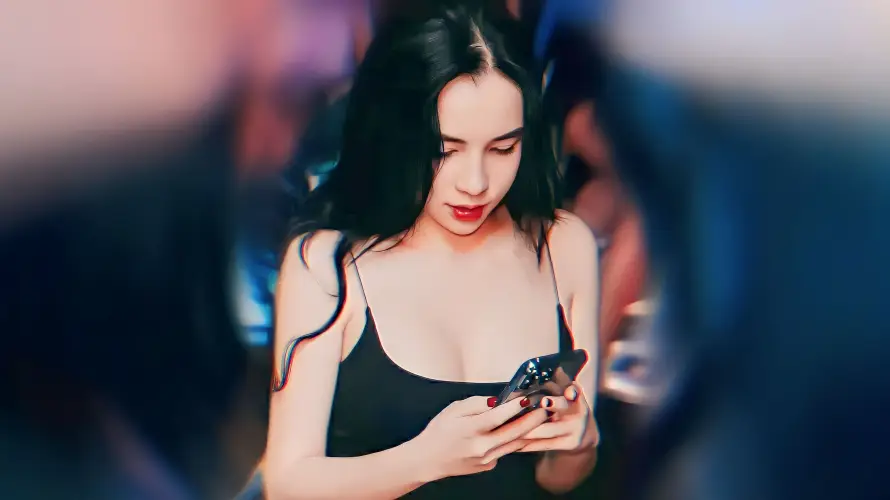 5k吊带壁纸-夜晚 - 红唇-美女「哲风壁纸」