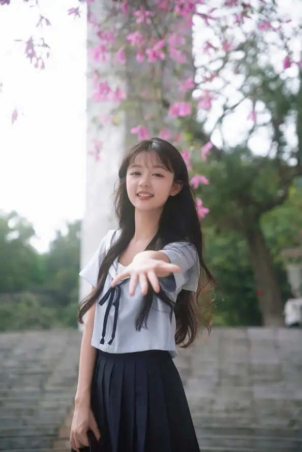 4kjk壁纸 - 伸手 - 少女 - 微笑「哲风壁纸」
