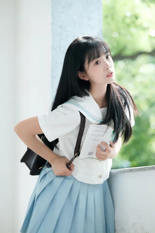 4k夏日壁纸 - 少女 - 校园 - 背包「哲风壁纸」