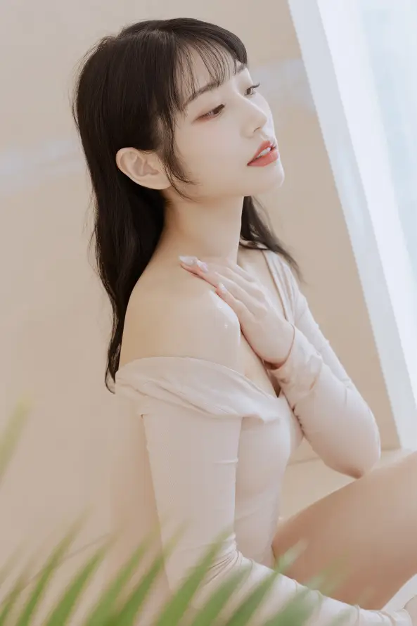 4k女生壁纸 - 室内 - 温柔 - 红唇「哲风壁纸」