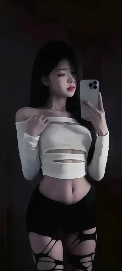 4k暗调壁纸 - 红唇 - 美女 - 小蛮腰「哲风壁纸」