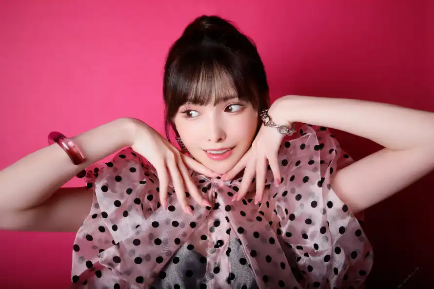 3k写真壁纸-少女 - 手镯-时尚「哲风壁纸」