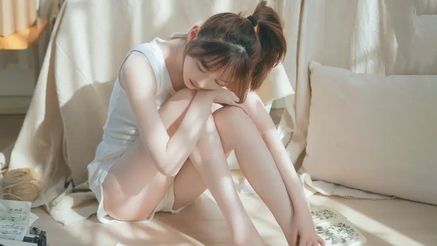 4k丽人壁纸-室内 - 少女-居家「哲风壁纸」