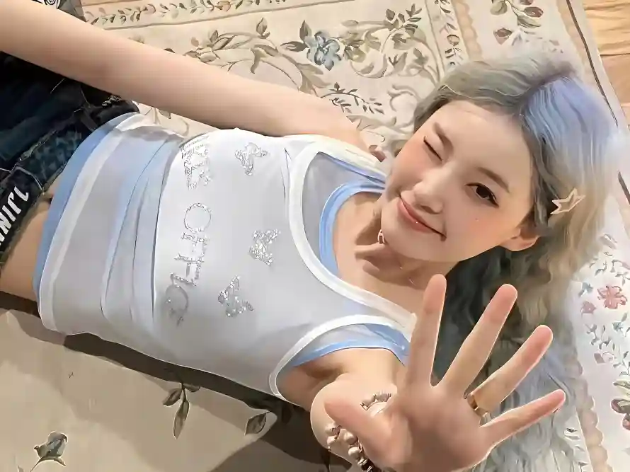 4k地毯壁纸-少女 - 居家-手势「哲风壁纸」