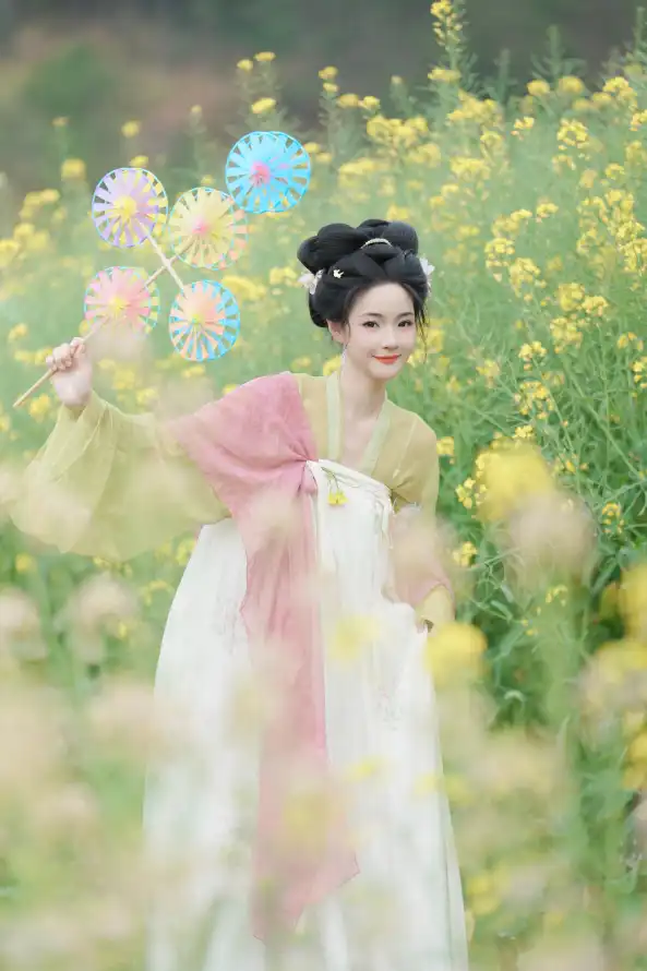 4k国风壁纸 - 少女 - 户外 - 春日「哲风壁纸」