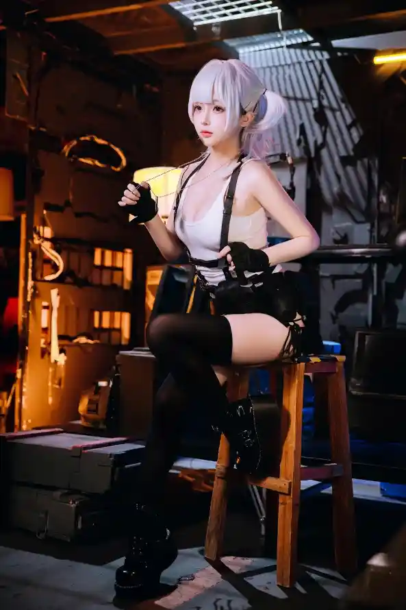 4k少女壁纸 - 暖光 - 木凳 - 火花「哲风壁纸」