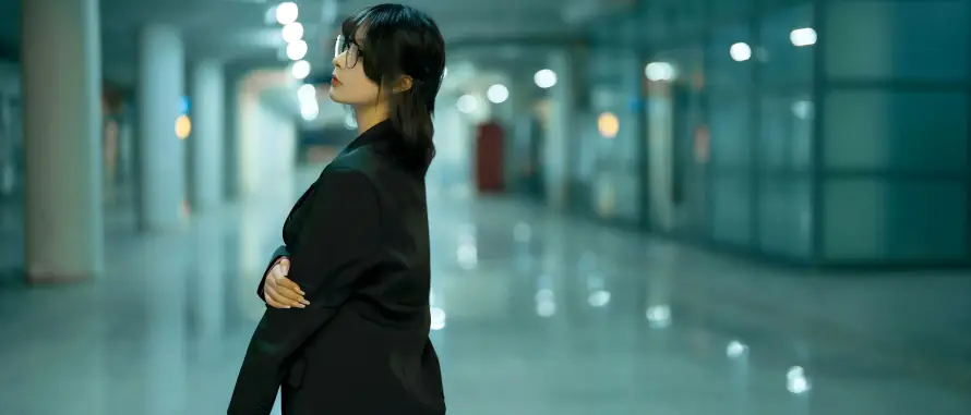 7k侧脸壁纸-御姐 - 短发-美女「哲风壁纸」