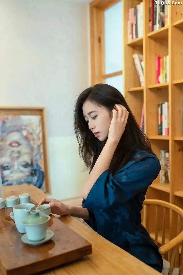 4k书架壁纸 - 休闲 - 喝茶 - 安静「哲风壁纸」