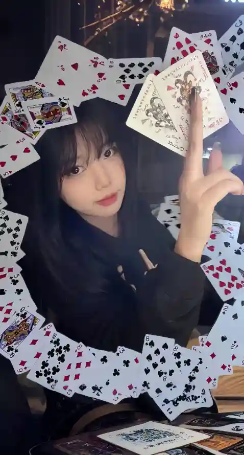 4k女生壁纸 - 好看 - 暗调 - 飞牌「哲风壁纸」