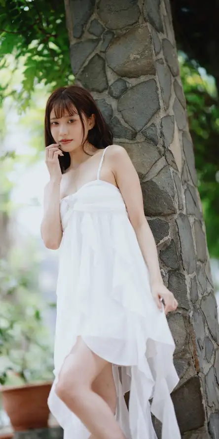 4k夏日壁纸 - 少女 - 户外 - 树木「哲风壁纸」