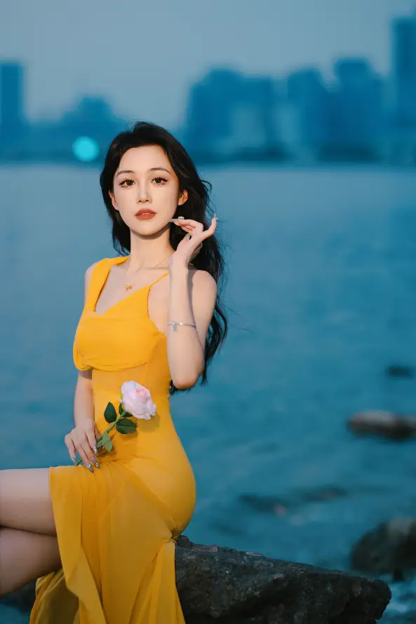 4k人像壁纸 - 傍晚 - 卷发 - 水边「哲风壁纸」