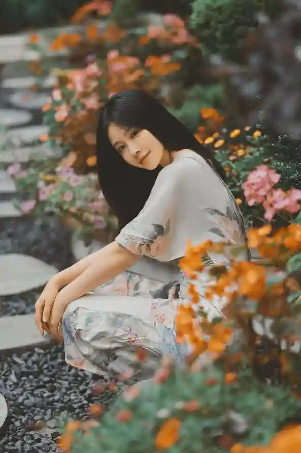 4k少妇壁纸 - 微笑 - 性感 - 户外「哲风壁纸」