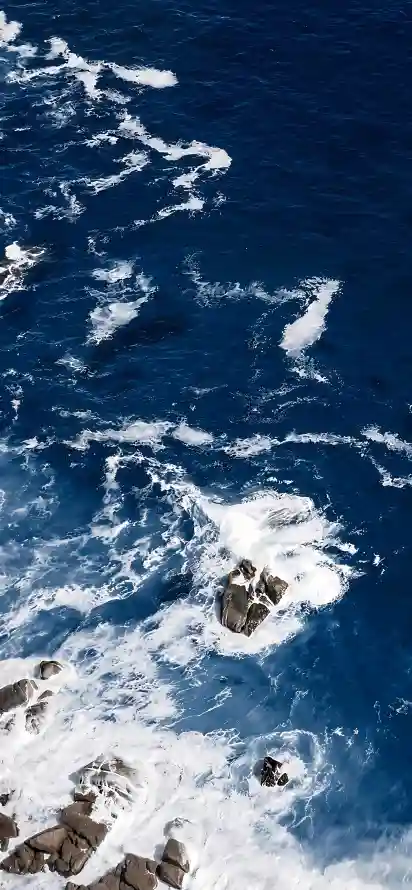 4k大海壁纸 - 岩石 - 浪花 - 海岸「哲风壁纸」