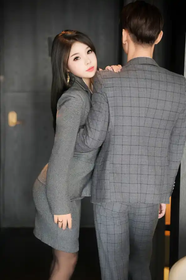 4k室内壁纸 - 情侣 - 正装 - 美女「哲风壁纸」