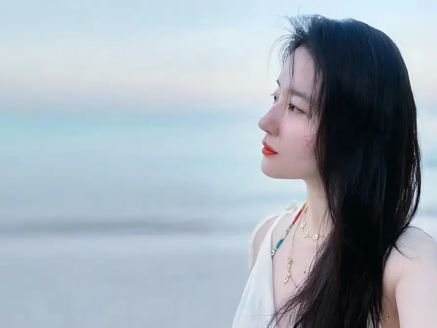 5k侧脸壁纸-吊带 - 女神-海边「哲风壁纸」