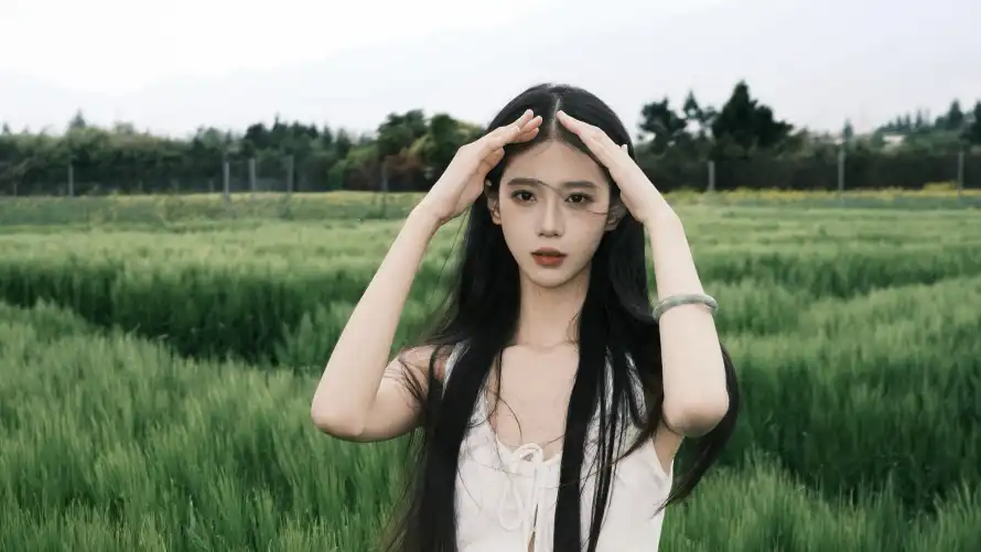 4k人像壁纸-户外 - 手镯-树林「哲风壁纸」
