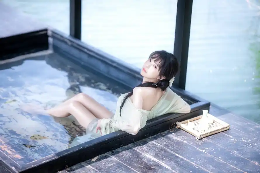 2k临水壁纸-少女 - 水景-清冷「哲风壁纸」