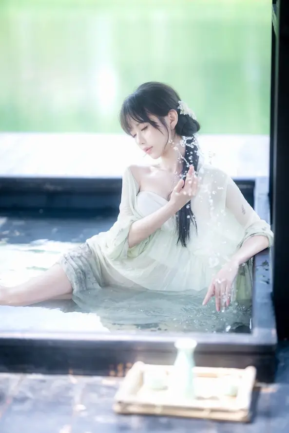 4k临水壁纸 - 夏日 - 水景 - 汉服「哲风壁纸」