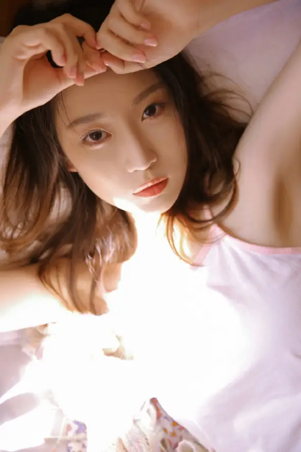 4k写真壁纸 - 卷发 - 少女 - 居家「哲风壁纸」
