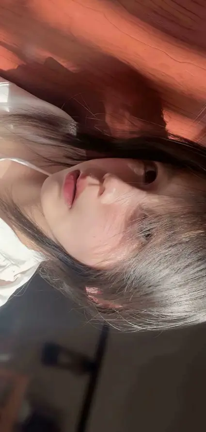 4k人像壁纸 - 暖光 - 特写 - 红唇「哲风壁纸」