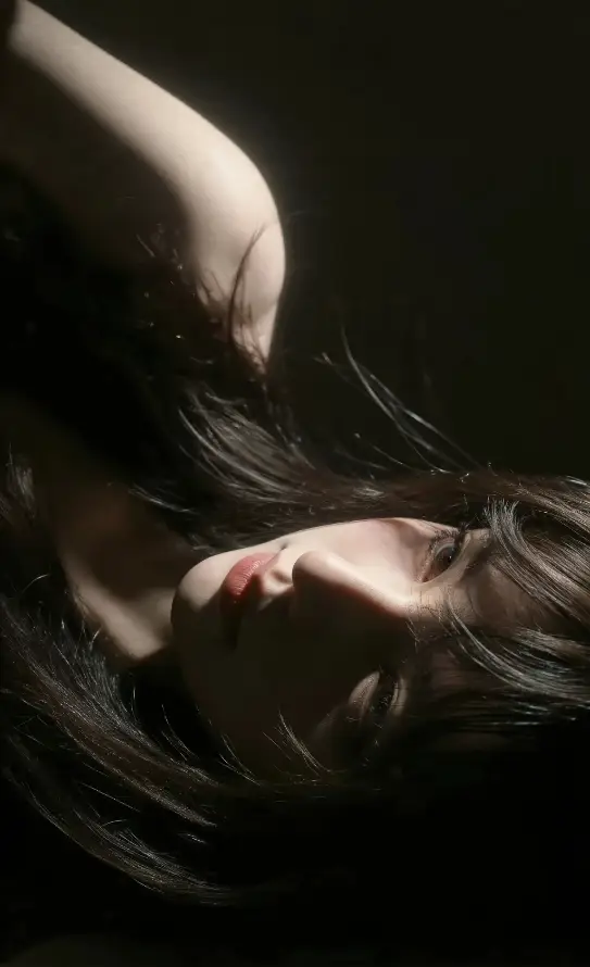 4k人像壁纸 - 侧颜 - 光影 - 暗调「哲风壁纸」
