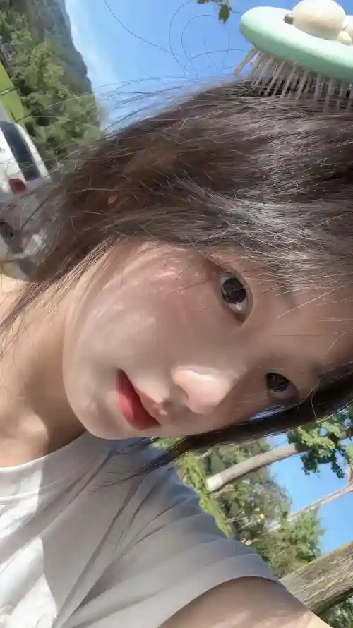 4k女生壁纸 - 户外 - 树荫 - 清新「哲风壁纸」