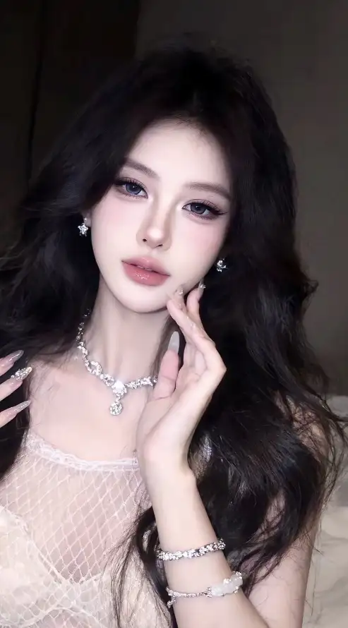 4k卷发壁纸 - 手链 - 美女 - 耳环「哲风壁纸」