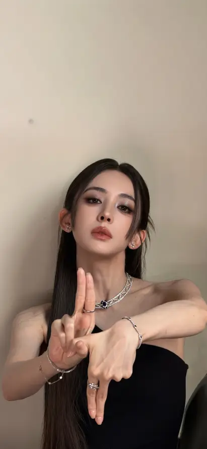 4k写真壁纸 - 手势 - 抹胸 - 时尚「哲风壁纸」