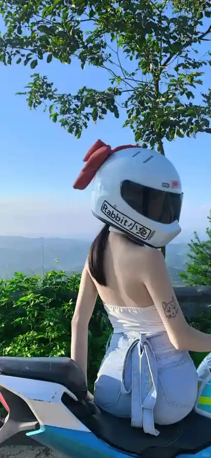4k户外壁纸 - 机车 - 绿树 - 美女「哲风壁纸」